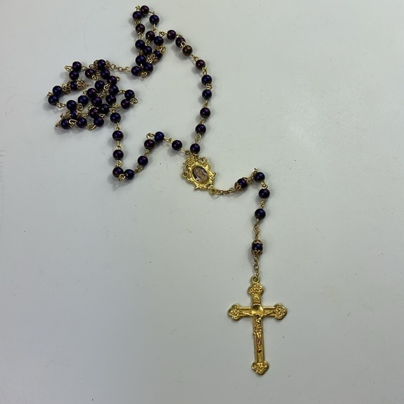 Rosary Purple Plastic Bead Gold Tone Crucifix Queen of Heaven Pray For Us - Picture 4 of 7